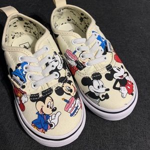 Disney Collection toddler 7.5 boy shoes